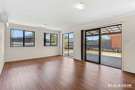 Perfect Family Home Near Kippax! - Photo 2