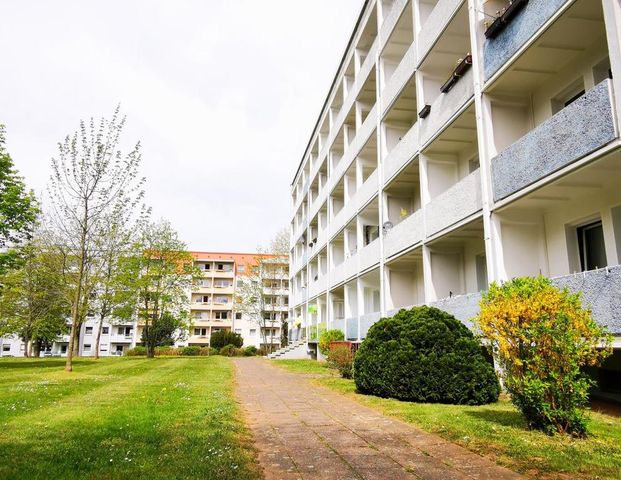 Im Erdgeschoss gelegene 2-Raum-Wohnung mit Balkon - Photo 1