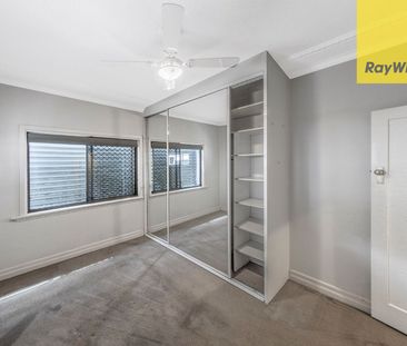 Two Bedroom Plus Study Family Home Situated On Parramatta CBD Fringe - Photo 2