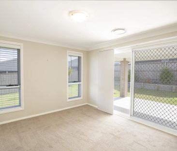 Designer Four bedroom family home - Photo 2