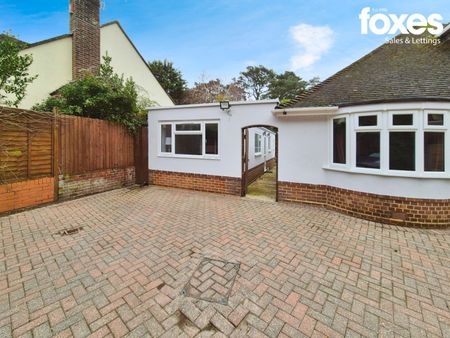 1 bed bungalow to rent in Golf Links Road, Ferndown, BH22 - Photo 2