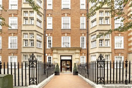 A well proportioned three bedroom, three shower room flat on the third floor (with lift) of this soughtafter portered block with the street entrance on the Little Boltons side. EPC rating: C - Photo 5