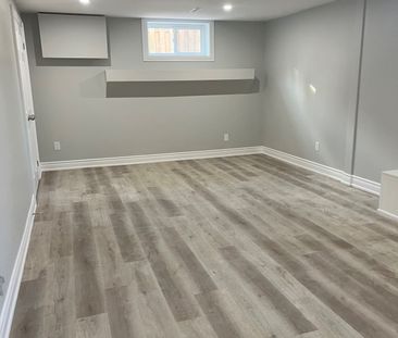 For Lease - 380 Bent Crescent, Richmond Hill, Ontario - Photo 2