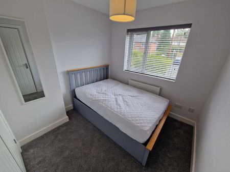 4 Bed Student Accommodation - Photo 3