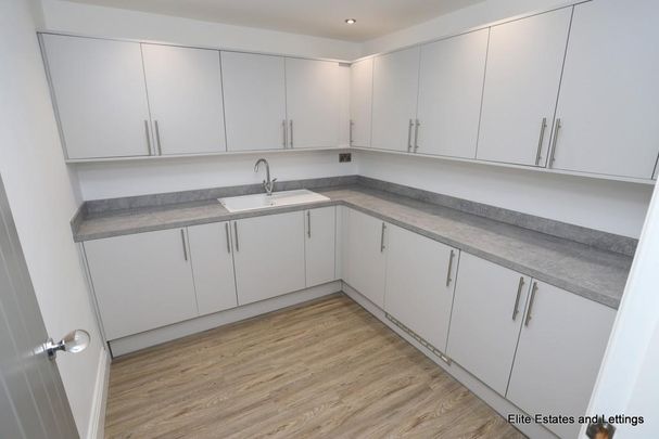 3 bedroom detached bungalow to rent - Photo 1