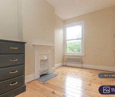 4 bedroom semi-detached house to rent - Photo 5