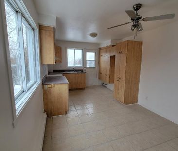 🏠 GRAND 5½ À LOUER – SAINT-HUBERT, RIVE-SUD DE MONTRÉAL 💵 1 650 $ /... - Photo 1