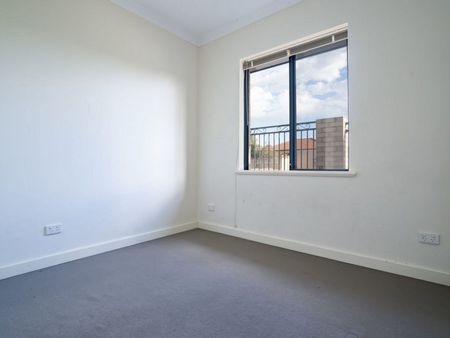 Low Maintenance, Central Location - Photo 5