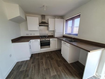 3 bedroom semi-detached house to rent - Photo 4