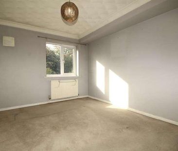 Grenwich Court, Parkside, Waltham Cross, EN8 - Photo 2