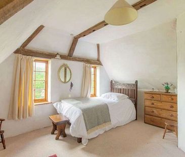 A spacious detached family home set within beautifully maintained g... - Photo 4