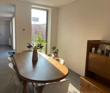 Twee slaapkamer gezinswoning (type halfopen) met ruim terras - Photo 3