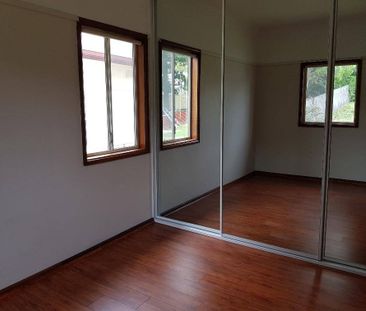 2 BEDROOM HOUSE - Photo 5