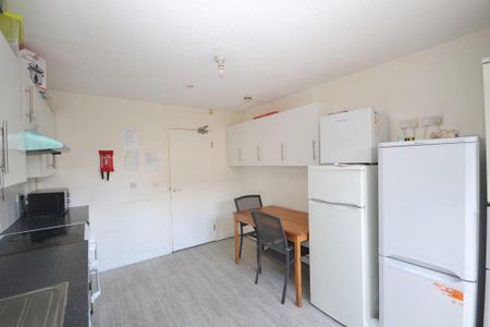 1 bedroom in a house share to rent - Photo 4
