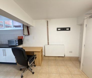 Studio to rent - Photo 5