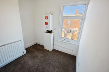 2 bedroom House To Let - Photo 3