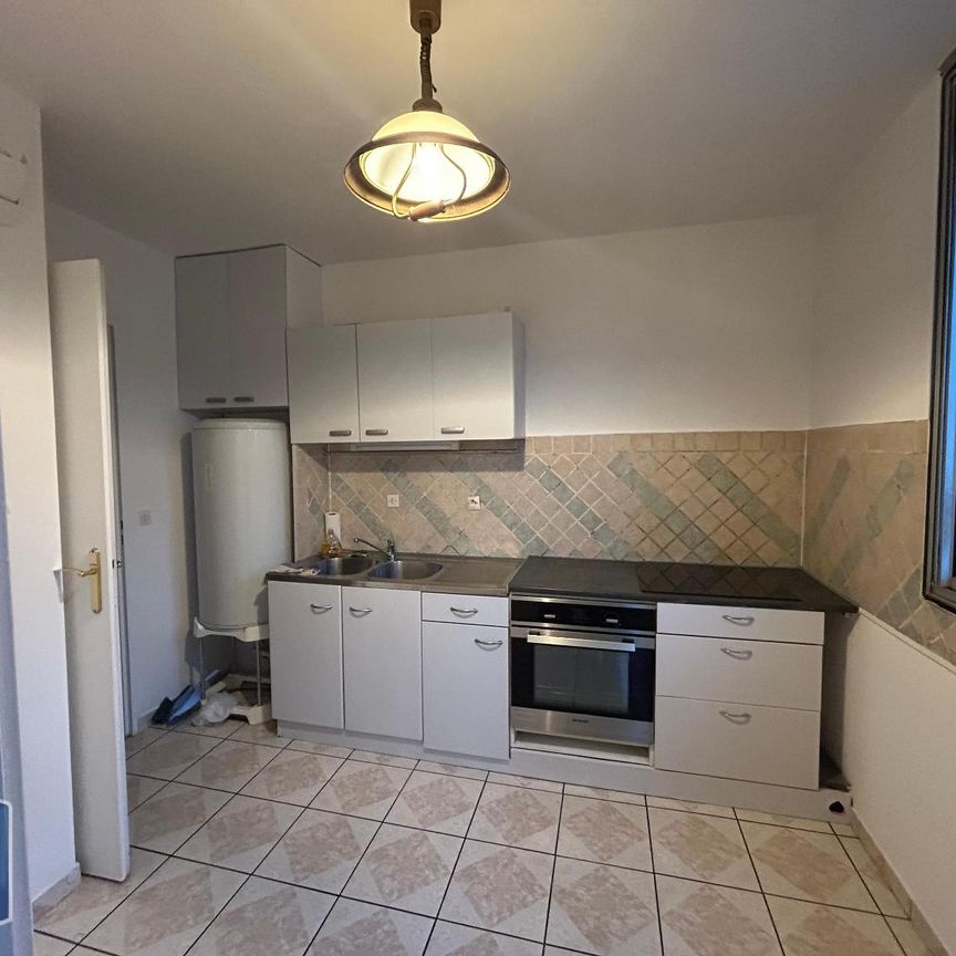 Location Appartement 3 pièces 67m² LILLE 59000 - Photo 2