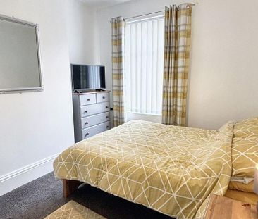 4 bedroom house of multiple occupation to rent - Photo 1