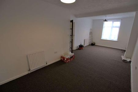 Blundell Road, Edgware, HA8 - Photo 3