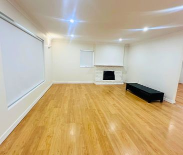 Modern 3 Bedroom, 2 Bathroom House – Easy Access to Public Transport - Photo 1