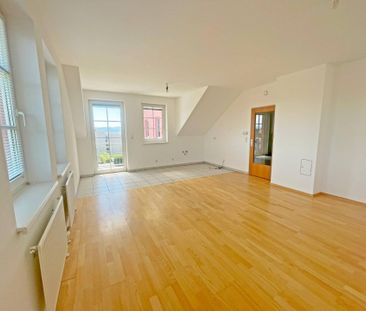 Schöne Dachgeschosswohnung mit Ausblick ins Grüne - Photo 1