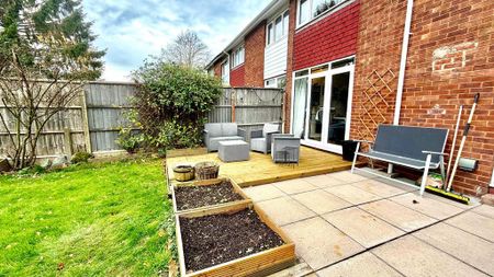 3 bedroom terraced house to rent - Photo 4