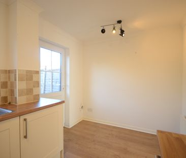 2 bedroom terraced to rent - Photo 3