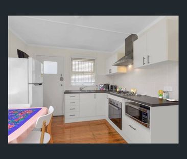 Peaceful 2-Bedroom Unit with Private Yard in Leafy Holland Park - Photo 6