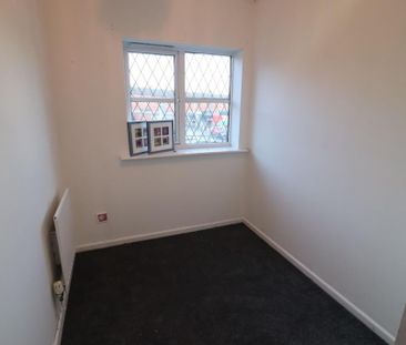 4 bedroom semi-detached house to rent - Photo 5