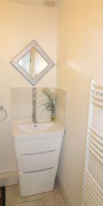 Long Lane, Ickenham, Uxbridge, UB10 8SX - Photo 4