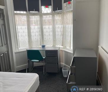 1 bedroom in a house share to rent - Photo 4