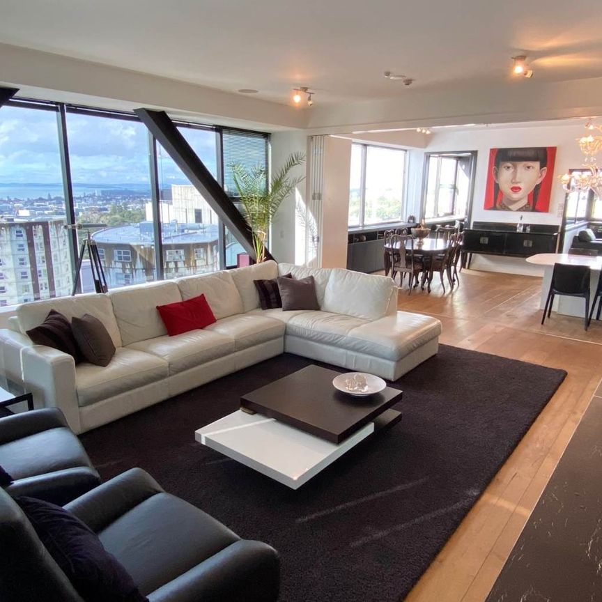 Penthouse Living - Photo 1