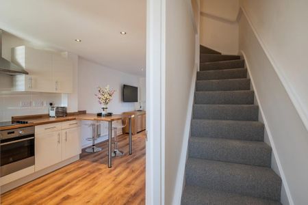 3 bedroom end of terrace house to rent - Photo 2