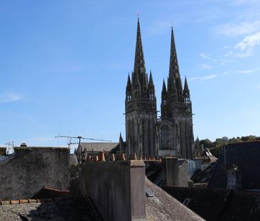 UN STUDIO, SOUS LES TOITS, AU CENTRE HISTORIQUE. - Photo 1