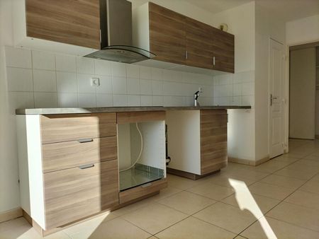 Appartement 3 pièces 74m2 MARSEILLE 8EME 1 250 euros - Photo 4