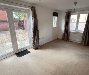 4 bedroom semi-detached house to rent - Photo 1
