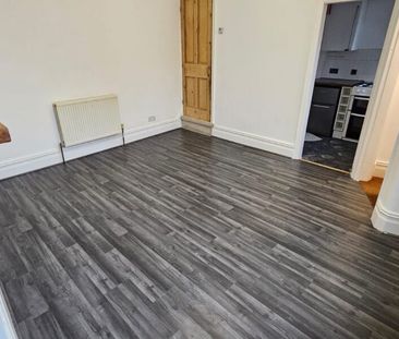 Park Crescent, Armley, Leeds, LS12 3NL - Photo 3