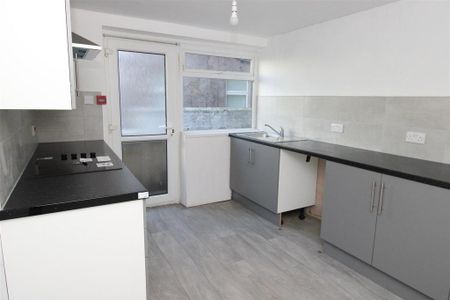 2 bedroom ground floor flat to rent - Photo 5