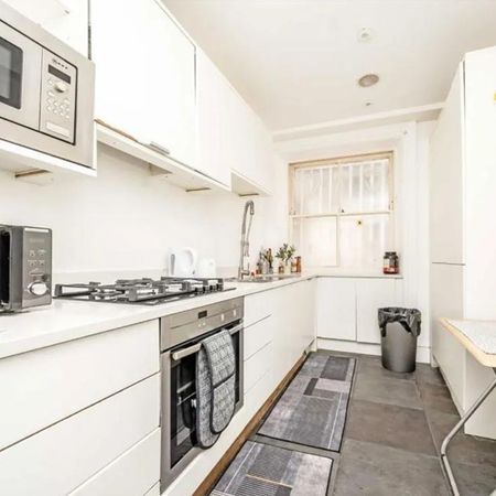 3 bedroom flat to rent - Photo 4