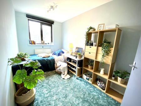 1 bedroom in a flat share to rent - Photo 5