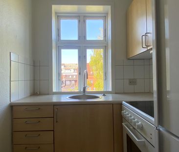Lys og hyggelig 2-værelses med charmerende gårdhave – beliggende i ... - Photo 6