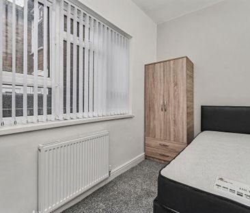 6 bedroom semi-detached house to rent - Photo 4