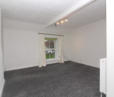 2 Bedroom Cottage - Photo 2