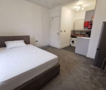 Studio to rent - Photo 3