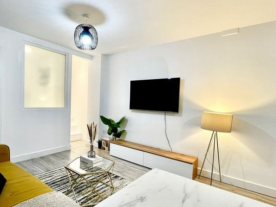 3 Bed Flat, Reginald Square, SE8 - Photo 1