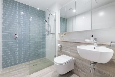 Fully Furnished Spacious 1 Bedroom Apartment in the Heart of Mascot - Photo 3