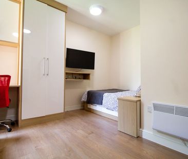 Apt 7, Lofthouse Residence - Photo 2