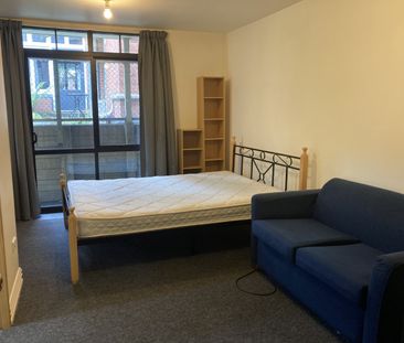 Centrally located boarding house - Photo 2