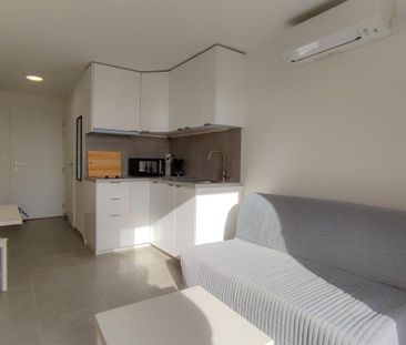 LA LONDE LES MAURES STUDIO LOCATION MEUBLEE A L'ANNEE - Photo 1