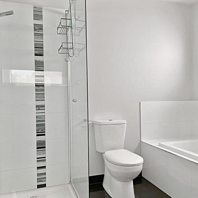 STUNNING 3 BEDROOM TOWNHOUSE IN A PRIME LOCATION - Photo 1